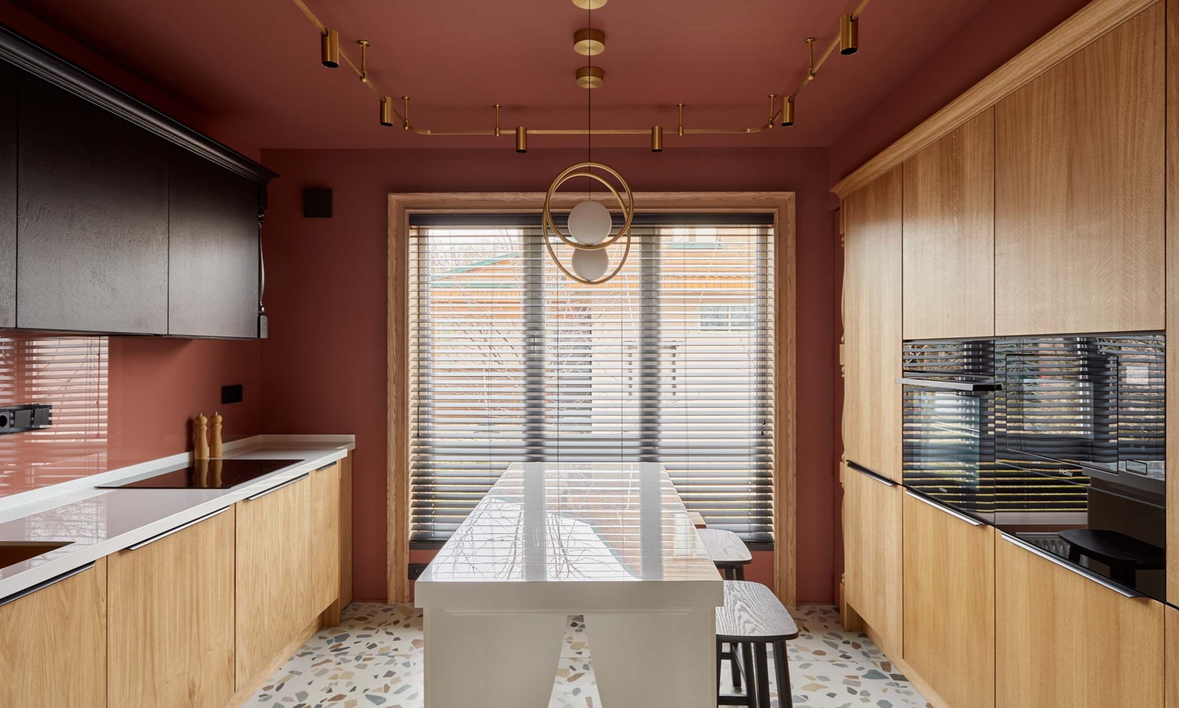 Кухня с видом на сад