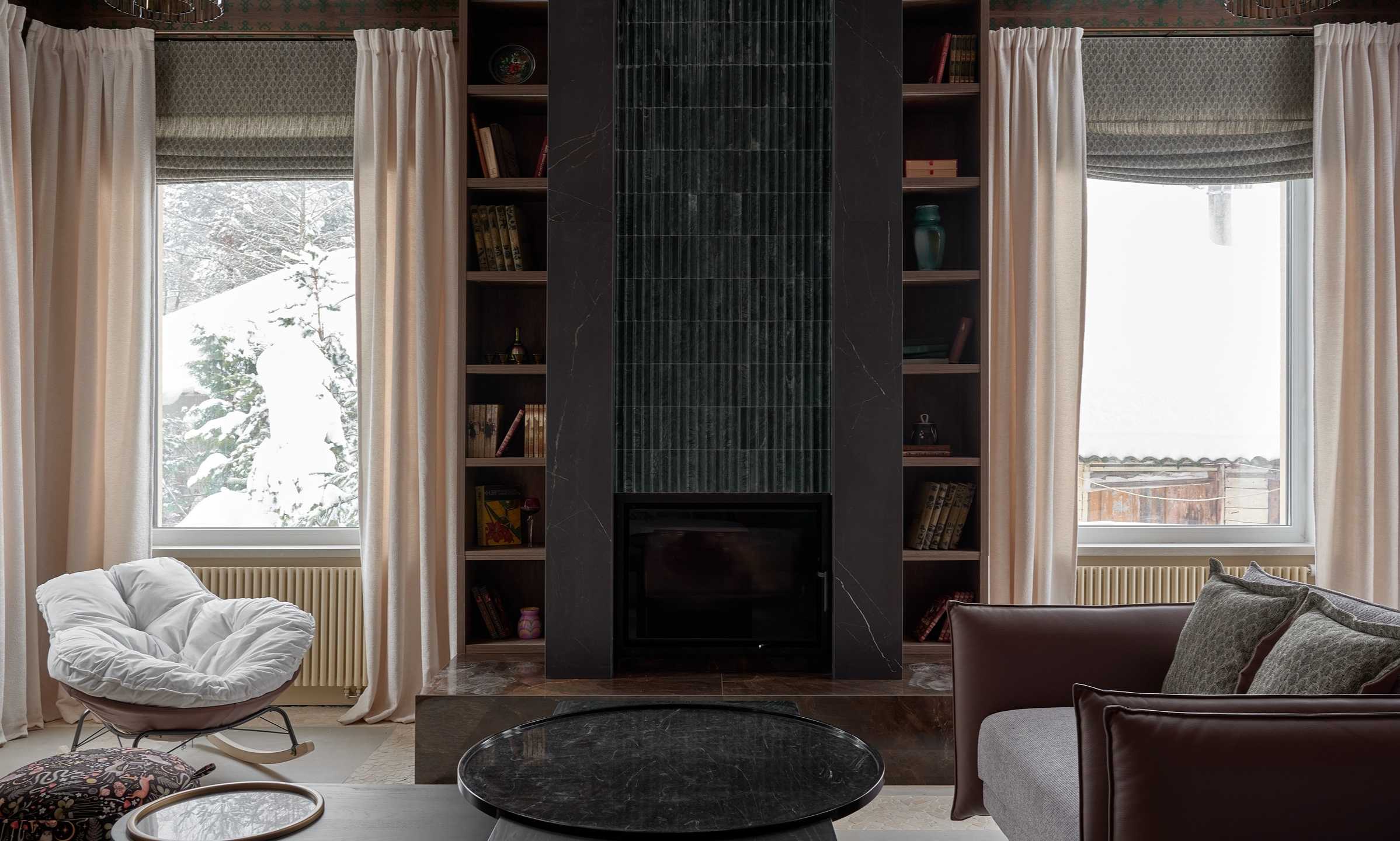 Каминный зал с эстетикой летнего сада